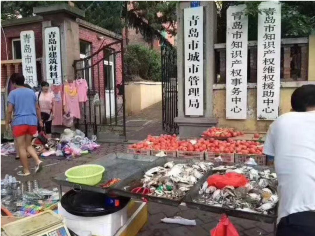 从摆地摊起家的耐克创始人,让耐克赔十亿的是哪个球星