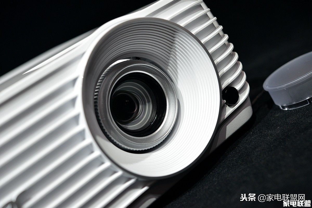 小身材却有大能量-AcerV6810轻松演绎180吋清晰4K画面