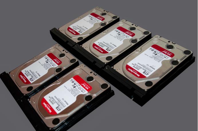 5倍速新物种：威联通TVS-951N全能体验：HTPC、软路由、虚拟机