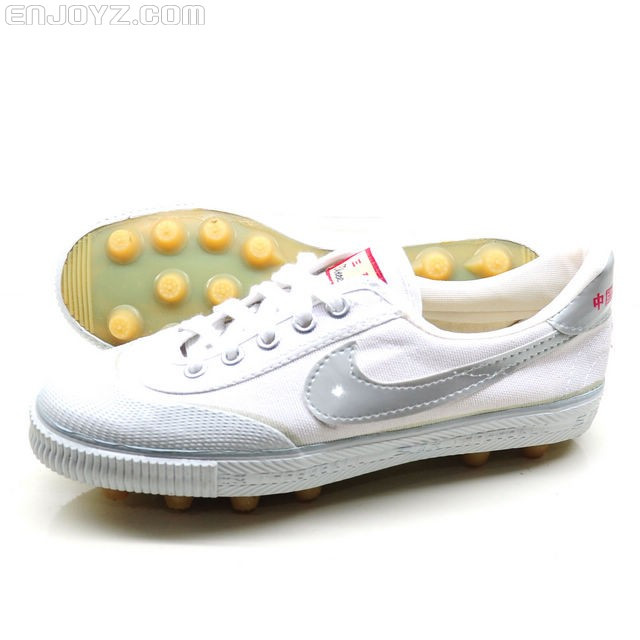 小时候的足球鞋,小时候的足球训练专用鞋