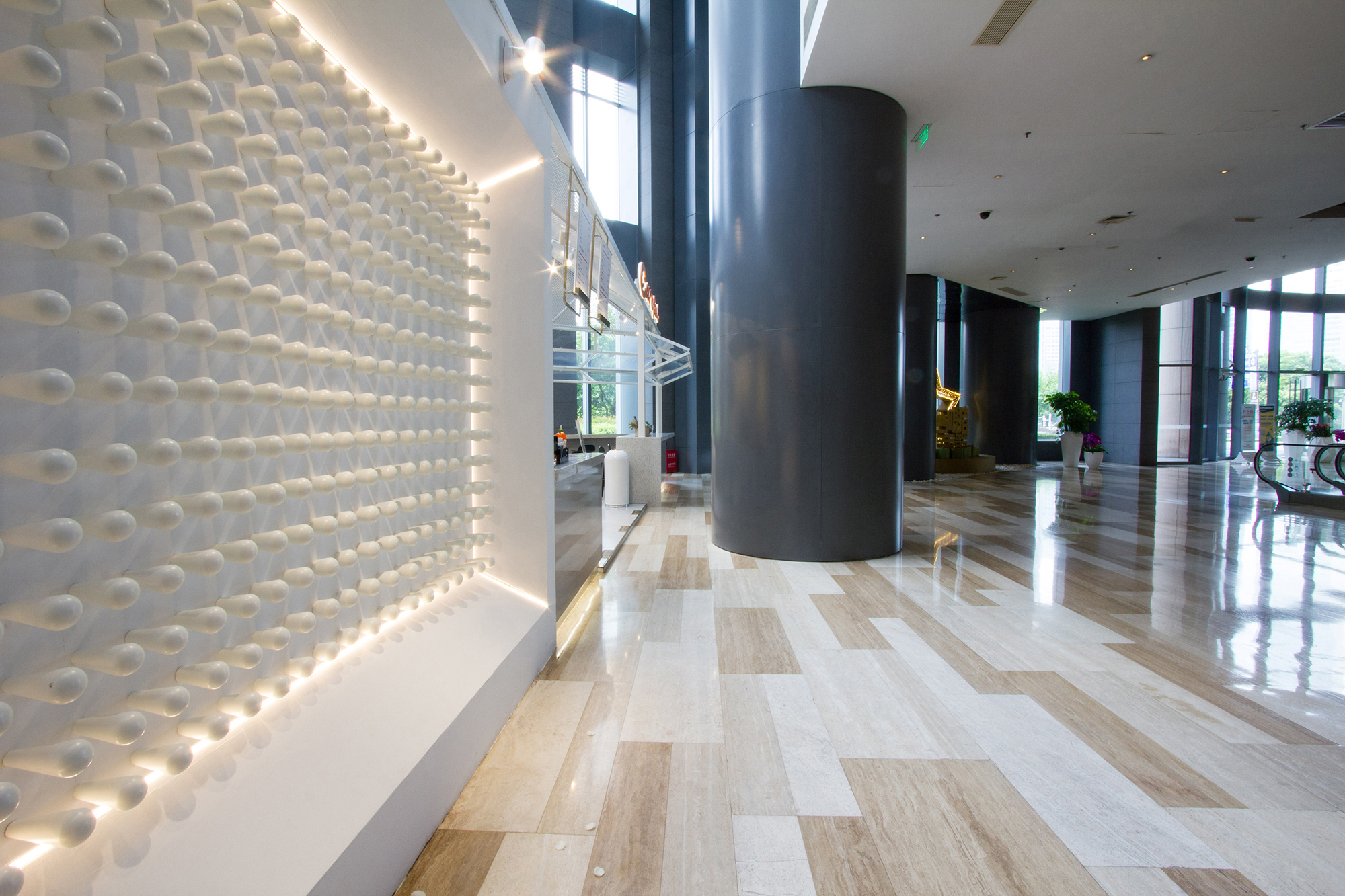 我们的办公大楼像园林一样美,我们在办公楼里建造了什么