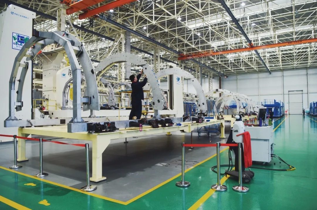 壮志凌云开战斗机,壮志凌云谋发展