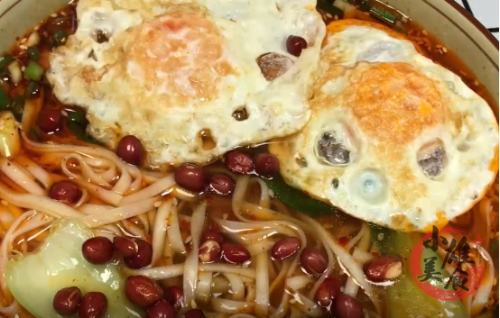 如何做一碗清淡又好吃的面条,用鱼做的面条鲜香味美做法简单