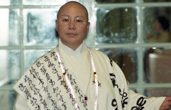 费贞绫人生经历,费贞绫出家视频