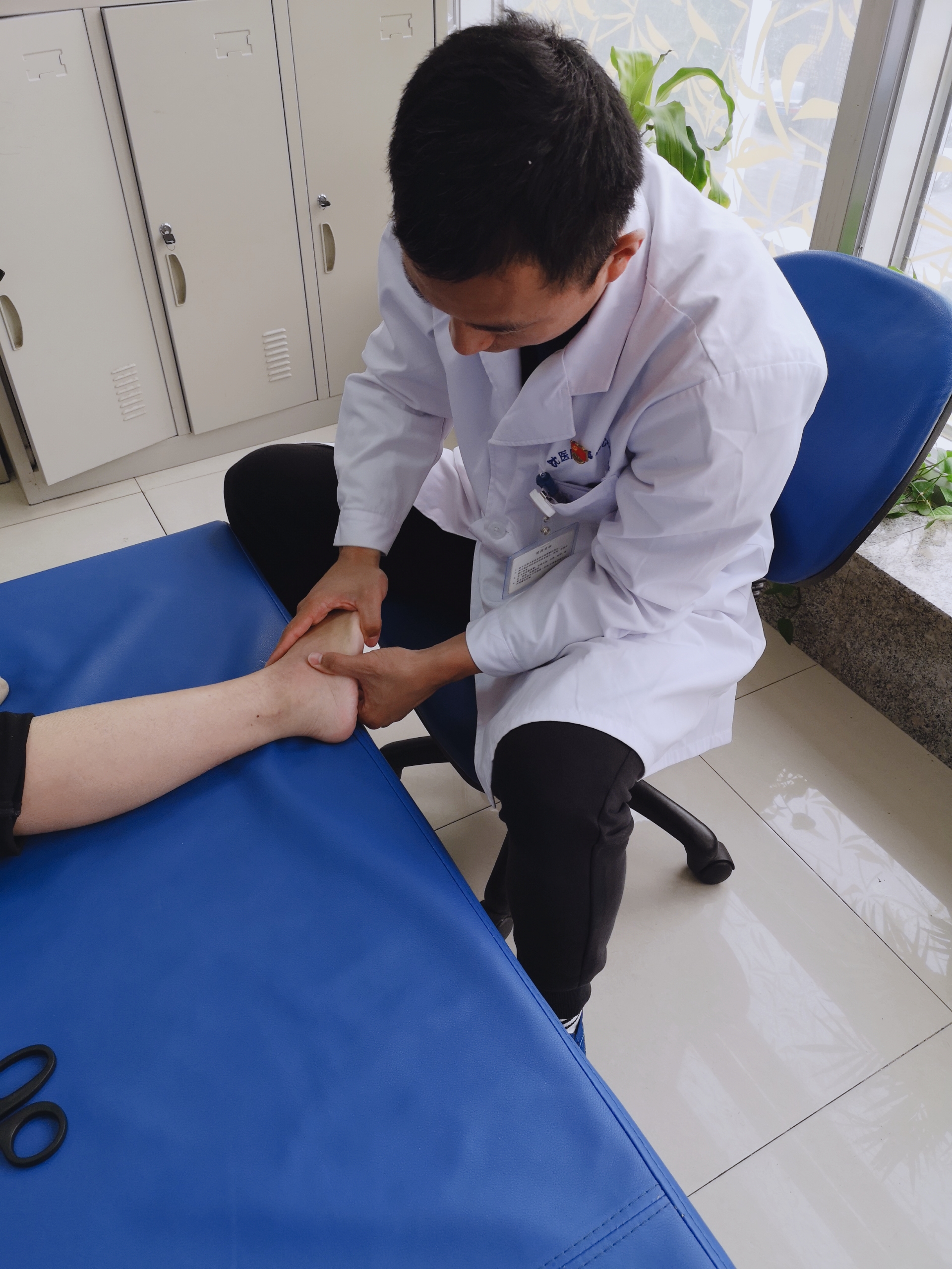 脚扭伤了做理疗有效吗,脚扭伤有后遗症吗