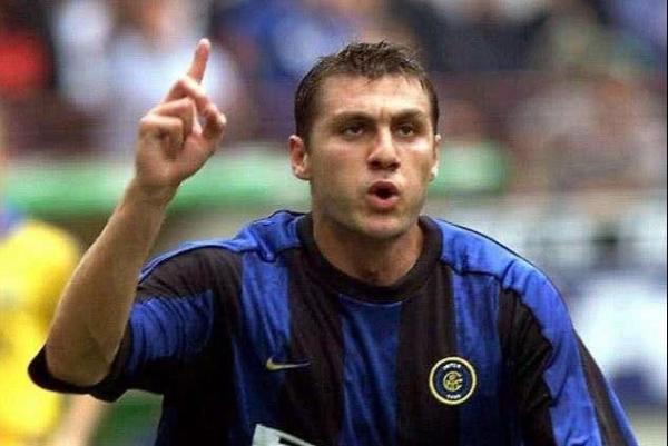 足坛历史前十中锋大罗,世界足球十大巨星大罗