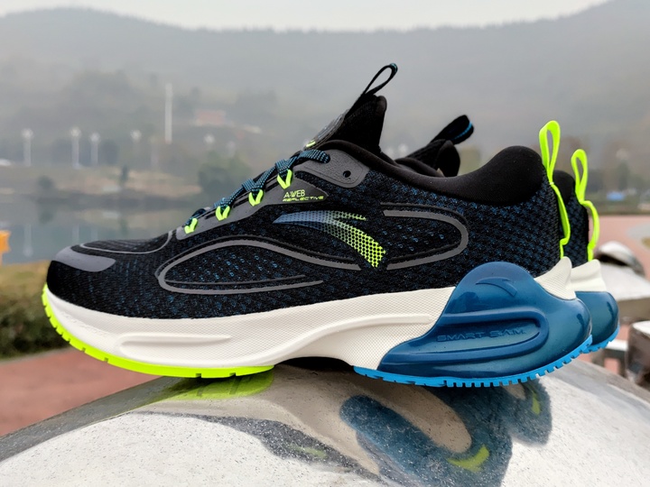 安踏咕咚联名跑鞋,安踏创1.5大数据跑鞋测评视频