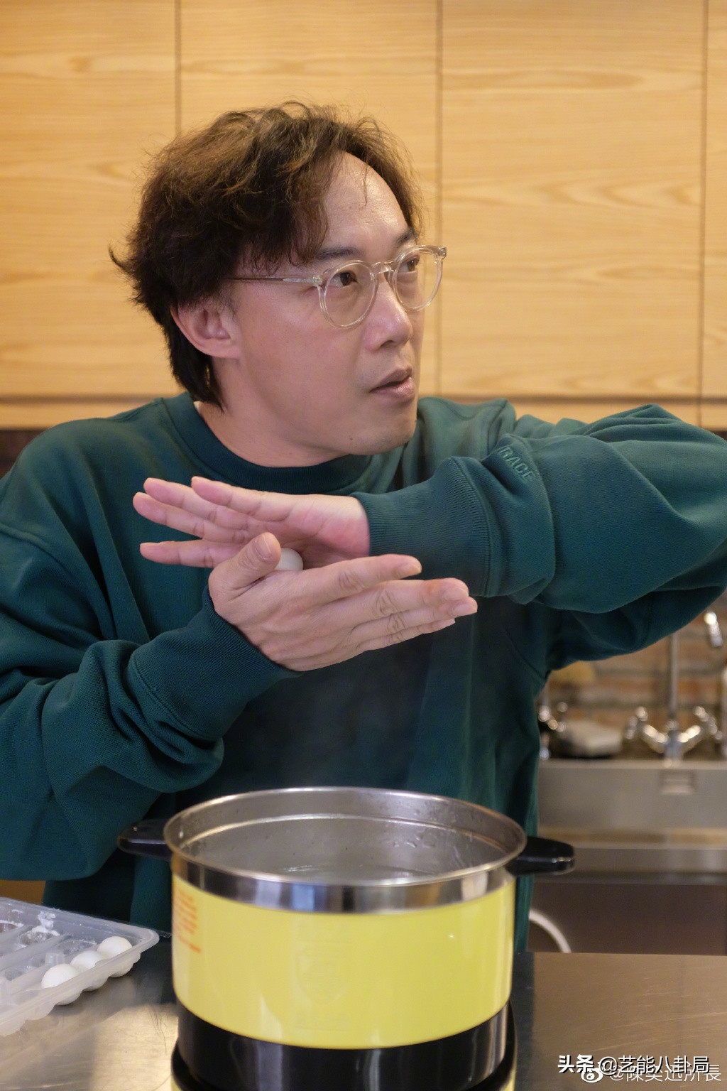 连夜换鞋，抛弃终身代言，明星*制抵**辱华品牌！耐克阿迪股价大跌