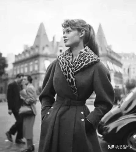 最具风情的复古美人,镜头下的少女仙气十足太美了