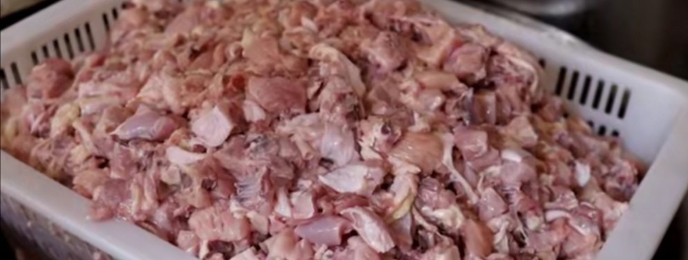 西安小伙卖炸鸡一天能卖20000元,河南小伙卖炸鸡多少钱一斤