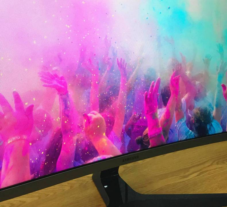 三星显示器曲面屏测评,感受三星透明屏的高级感