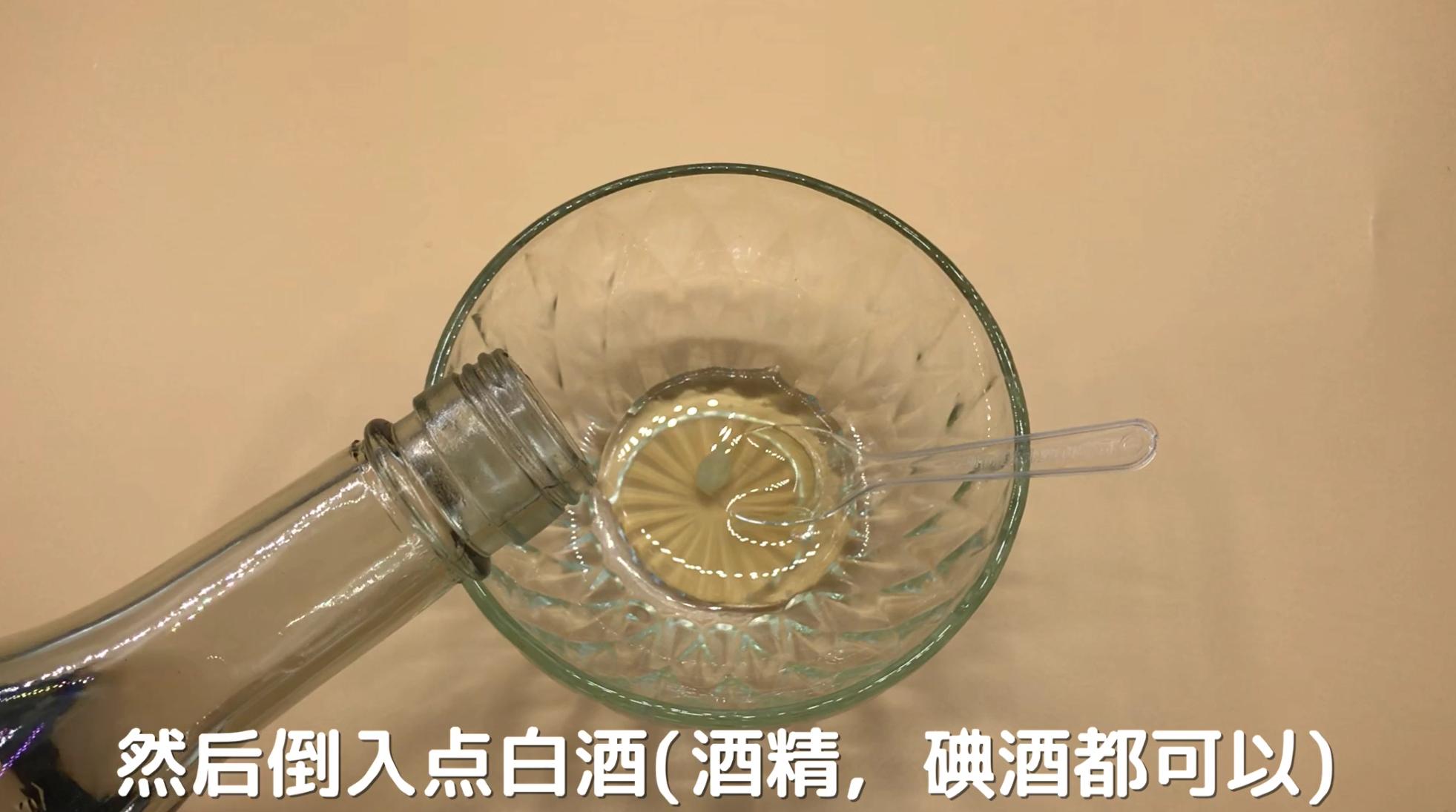 判断真假蜂蜜加水一晃便知,只需一滴油轻松辨别白酒真假