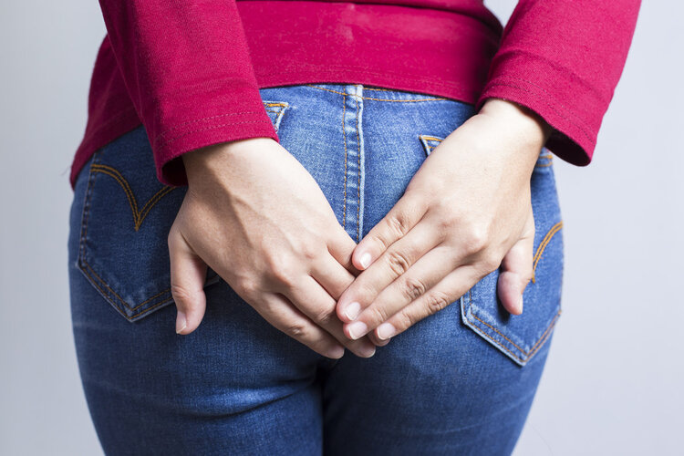 肛门周围潮湿瘙痒是怎么治疗,肛门周围潮湿瘙痒到底怎么治疗