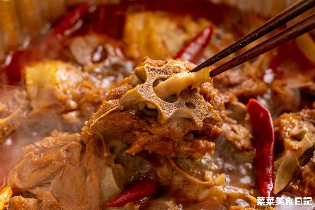 折腾一下午的年夜饭终于上桌了,历时五小时为家人做一顿年夜饭