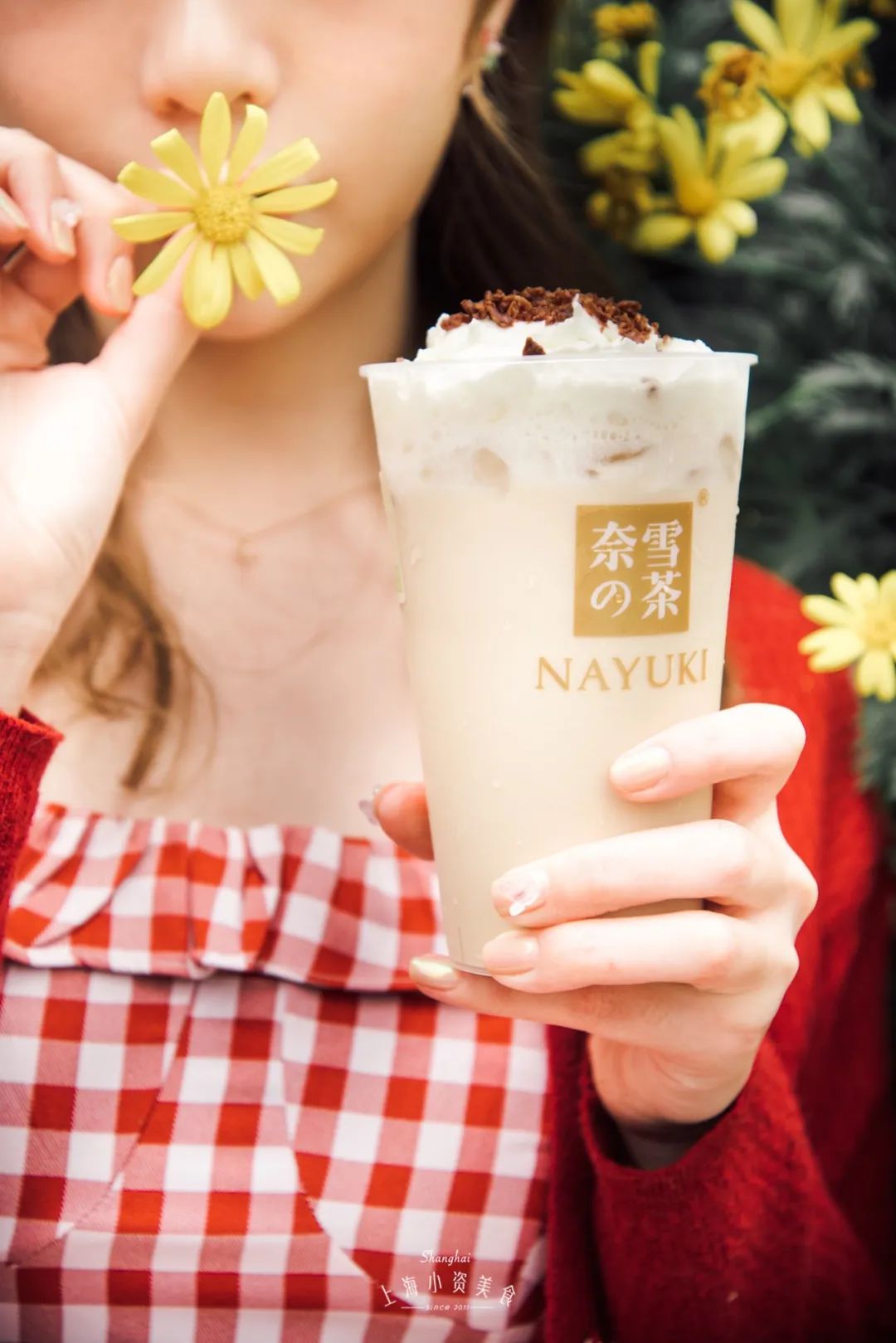 网红饮料喝起来,中药奶茶网红饮品