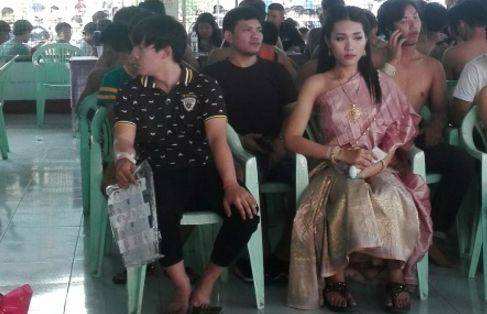 泰国抽签征兵现场美女,泰国征兵现场女生