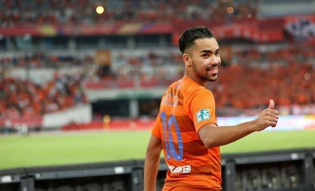 有人艰苦*薪讨**，有人撤销一队报名，几名处于危机之中的归化球员