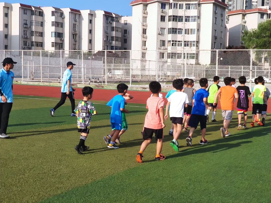 七彩假期圆梦未来,七彩假期逐梦成长