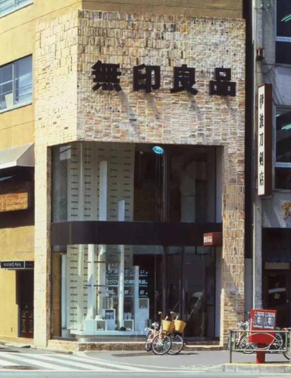 十多元一件的纯色t恤能穿吗 (那些既便宜又好穿的白色t恤)