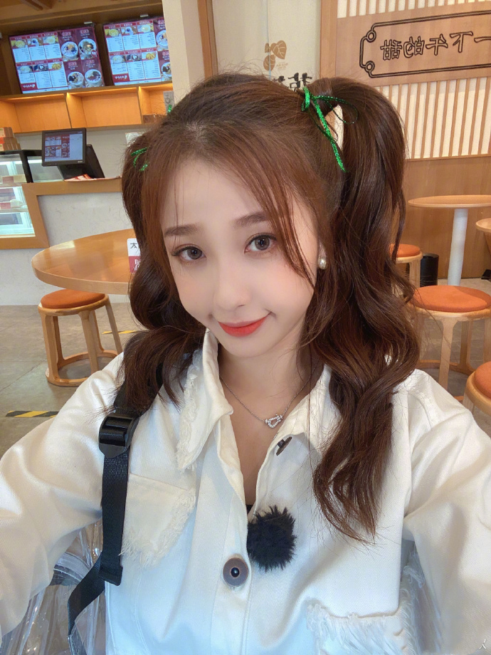 虞书欣纯欲风穿搭,虞书欣新造型粉色衣服头发怎么弄