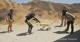 机器人可以打仗吗,机器人拿起枪视频