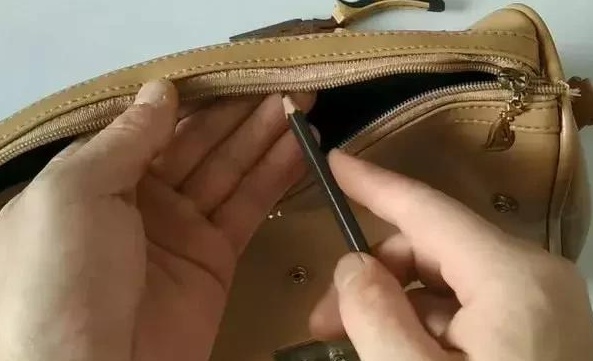 拉锁坏了怎么自己修,拉锁底部坏了怎么自己修