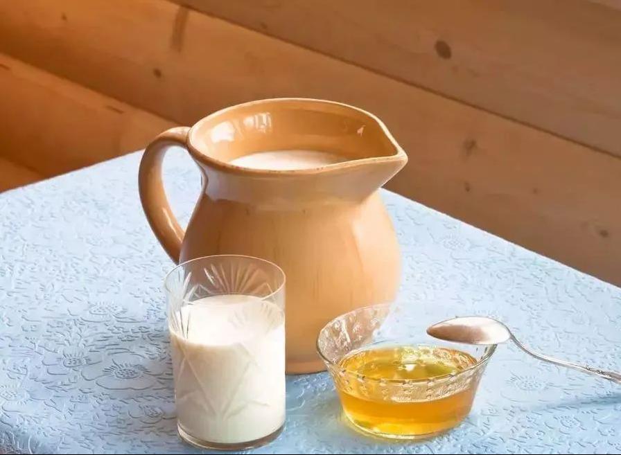 空腹喝完牛奶再吃芒果会怎么样,空腹喝牛奶会怎么样