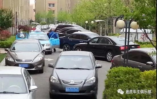 电子手刹行驶中,电子手刹在行驶中打开会怎么样