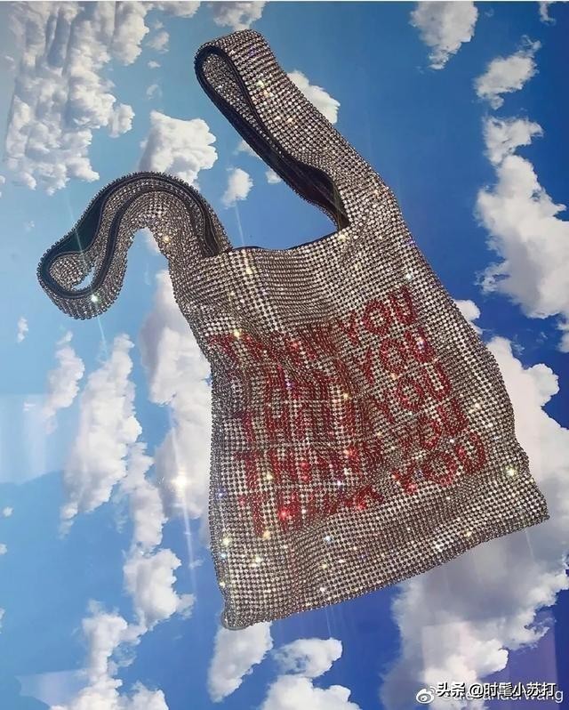 背上这个闪亮的小可爱,做一枚人间富贵花