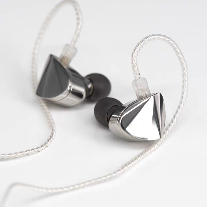 千元左右的入耳式耳机推荐,千元以下耳机推荐头戴