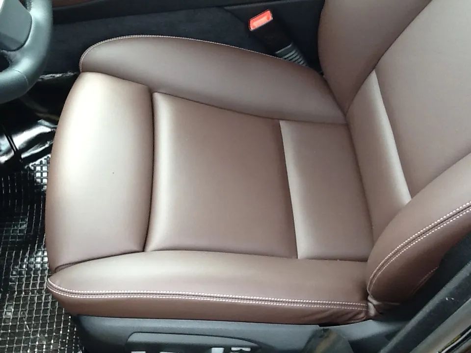 宝马座椅会被晒起皮吗,宝马皮革高温会晒化吗