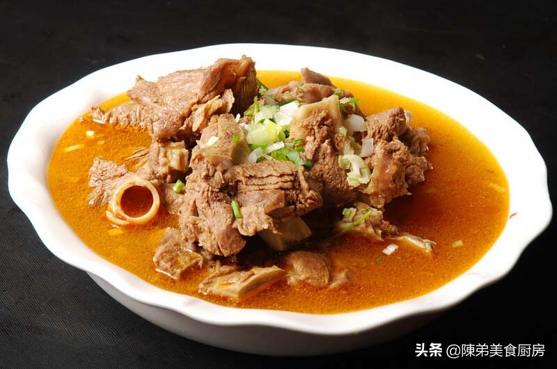 炖羊肉不放什么料好吃,怎样炖羊肉好吃不腥不膻