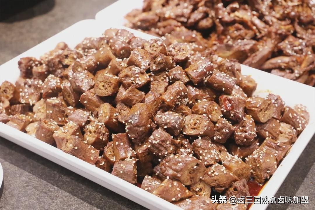市场卖的熟食都有什么,市场有好几家一样的店