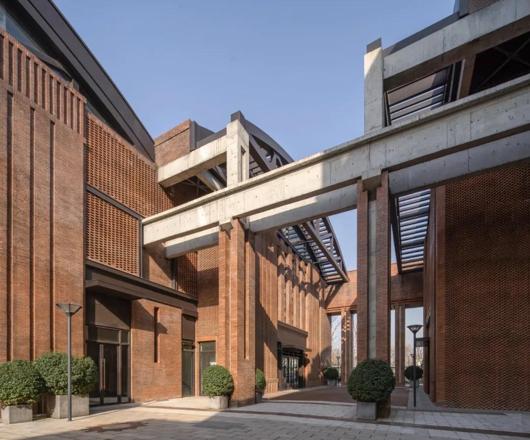 三重转换，天津天拖厂房改造/深圳华汇设计