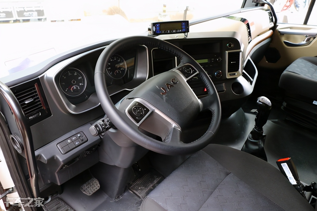 江淮格尔发a5x高栏新车,江淮格尔发a5x7.8米拉猪车