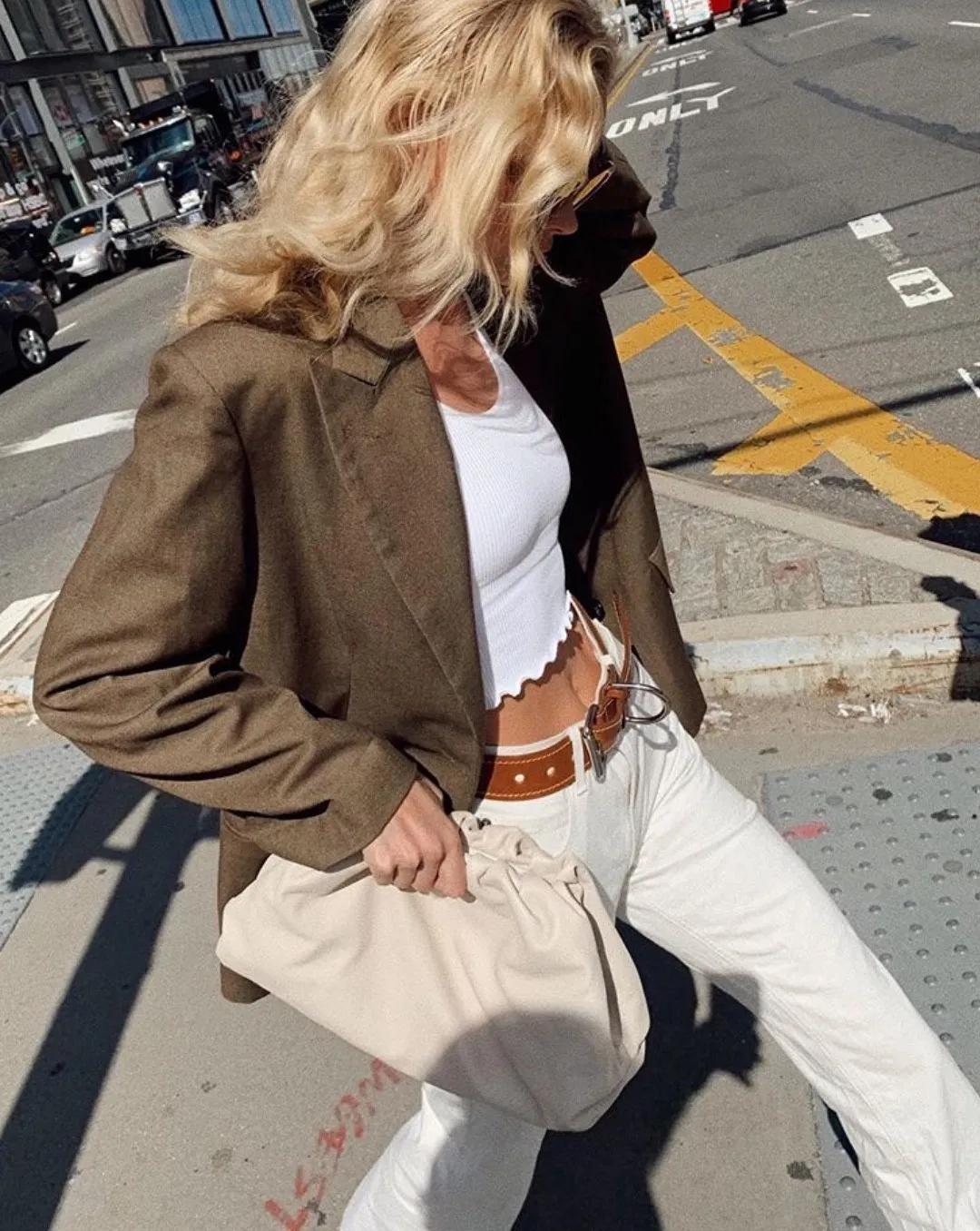 一套西装又正式又休闲,30-35岁女性春季穿搭西装