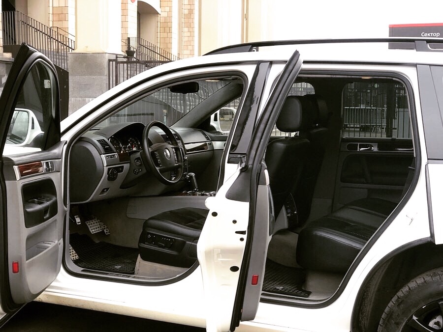 2023款途锐经典和曜黑哪个耐看,老款途锐帅气视频