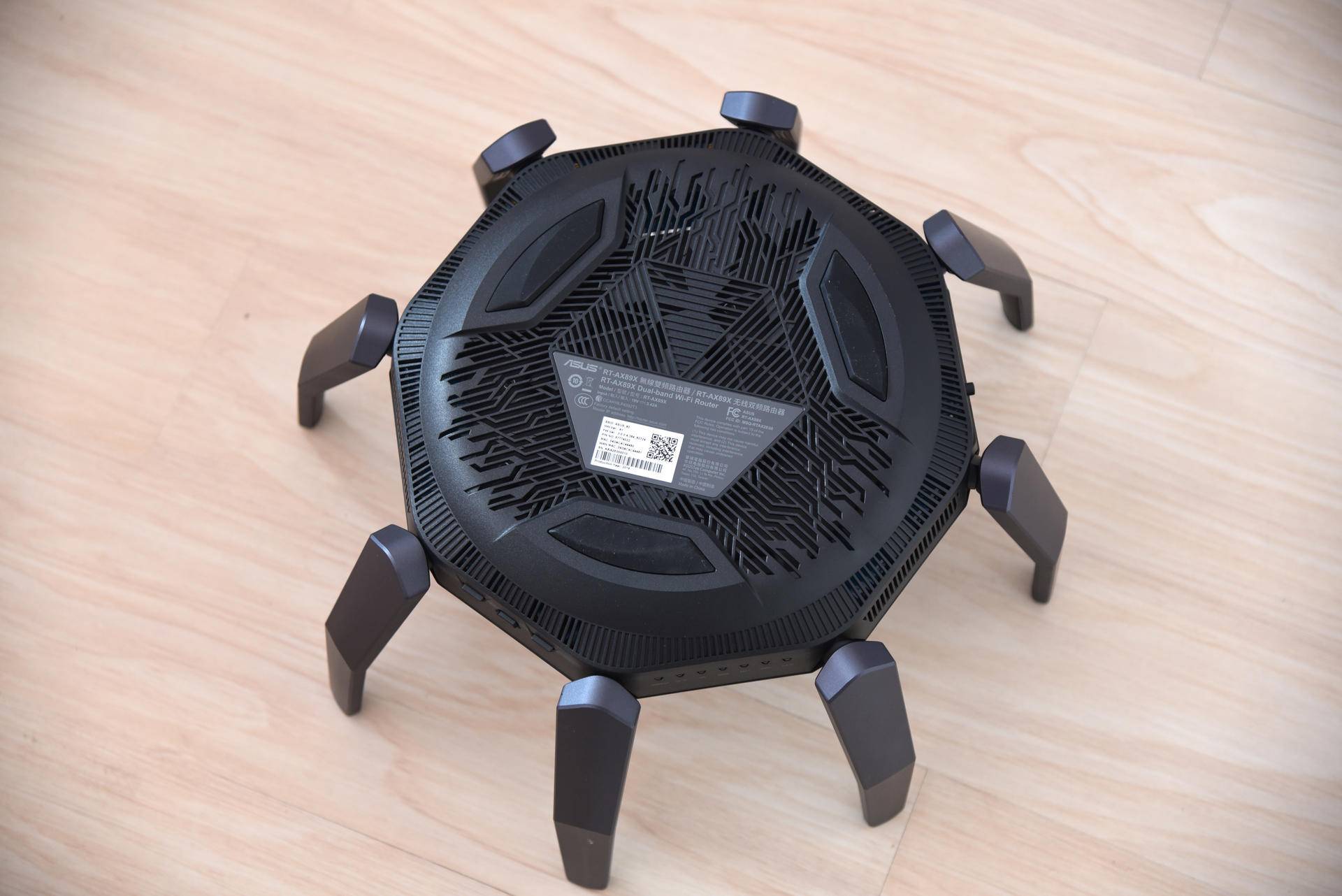 一个路由4699元，华硕帝王蟹RT-AX89X：不贵！我只是挑选优质用户