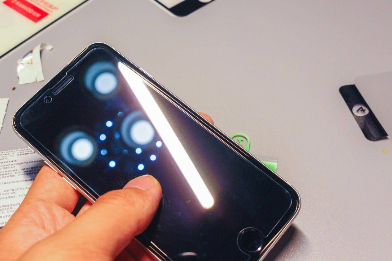 iphonese2钢化膜测评,iphonese2代钢化膜哪种好