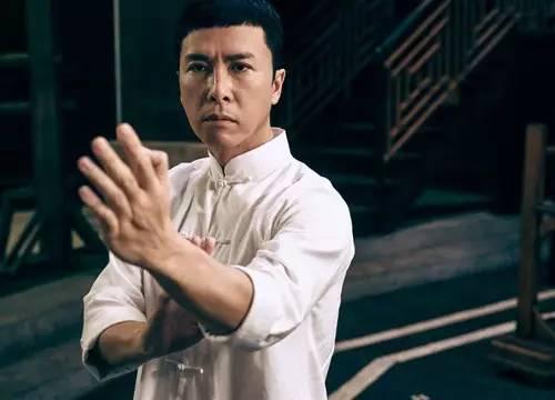 一代宗师叶问李小龙,李小龙叶问厉害吗