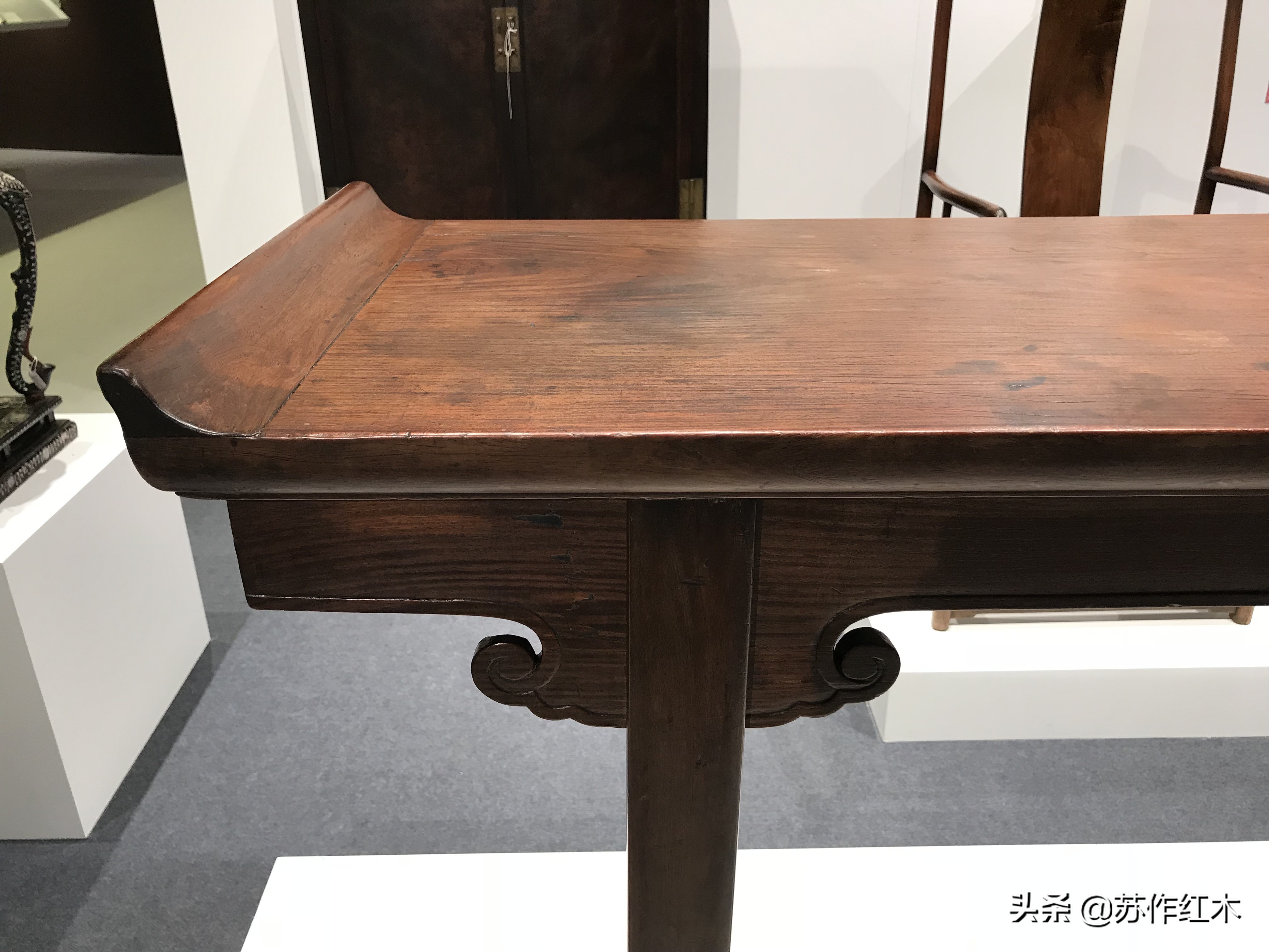 黄花梨翘头双龙捧寿纹,黄花梨小翘头纹