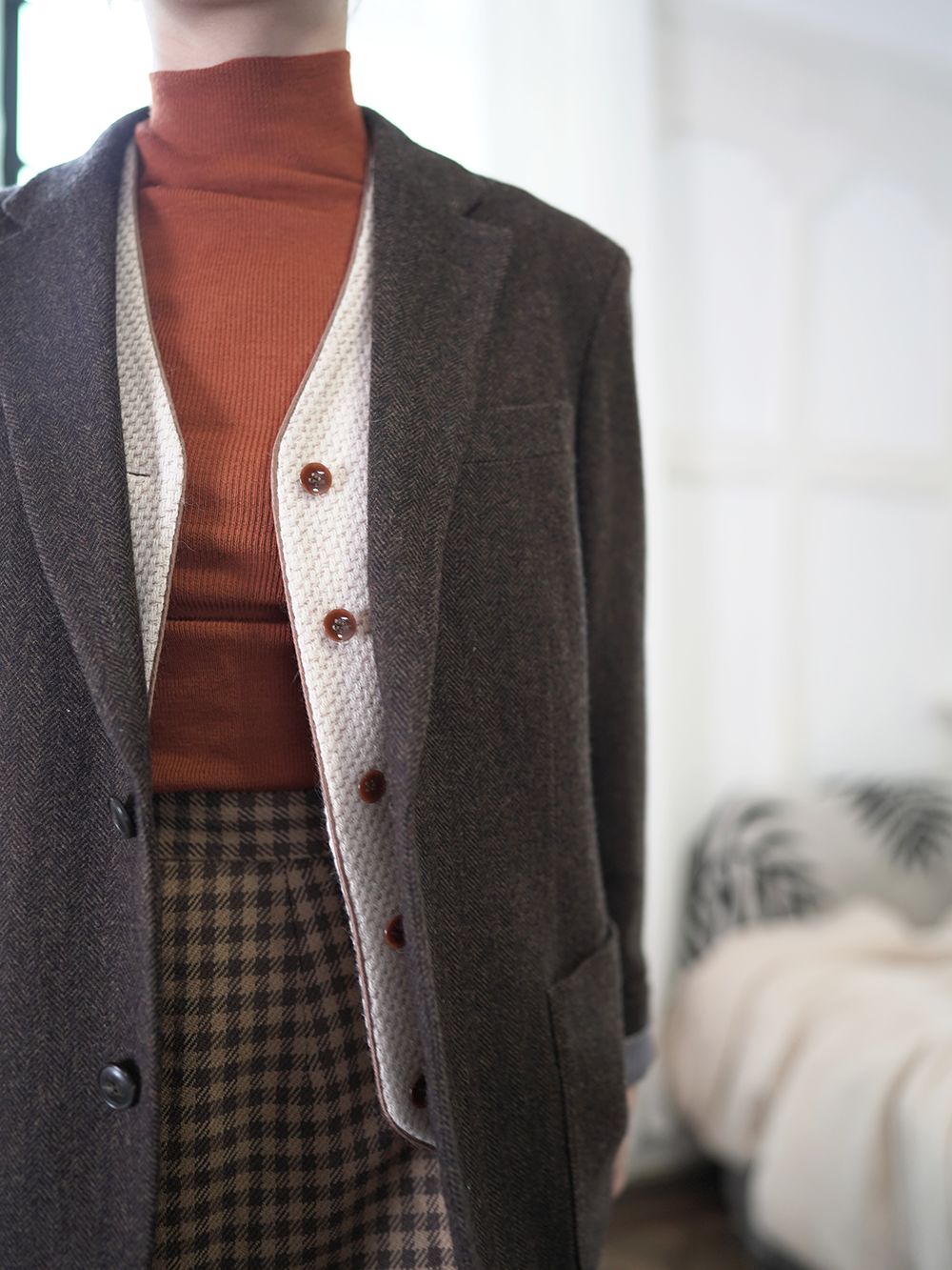 深卡其色大衣内搭什么颜色毛衣,格子大衣内搭什么颜色的毛衣好