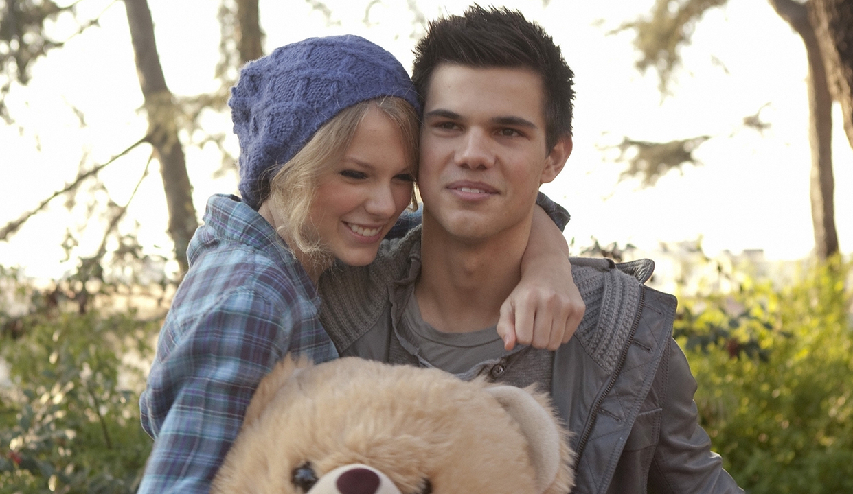 《暮光之城》狼人28岁变油腻大叔，糊8年却情场得意，现状唏嘘