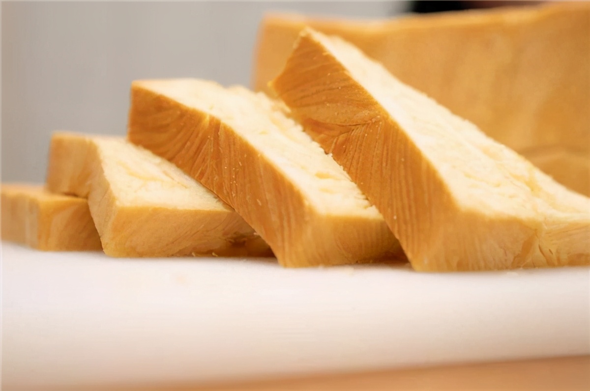 为什么欧洲的面包很难吃 (欧洲面包为什么不变软)