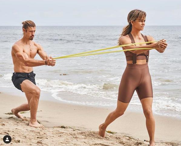 哈莉贝瑞最新写真,哈莉贝瑞任邦女郎