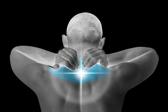 3d演示颈椎生理曲度变直牵引过程,颈椎生理曲度变直如何自行恢复