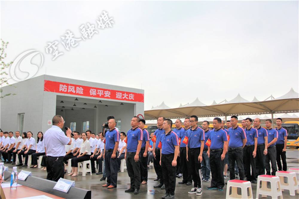 反恐防暴安全演练歹徒爆燃场景,防暴演练结果引来真歹徒