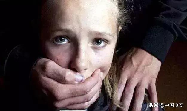 我是你父亲,可以亲你、摸你全身,这不是猥亵!通告激怒广大网友