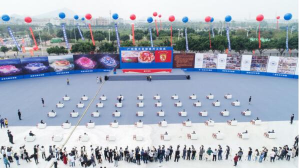 恒大世界级足球场,100万巨型足球场