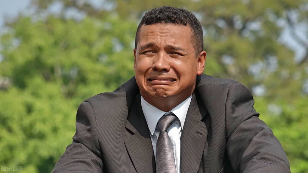 为什么唱歌喉咙很累,唱歌时喉咙发干怎么回事